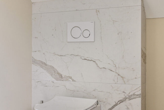 Inbouwreservoir met marmer