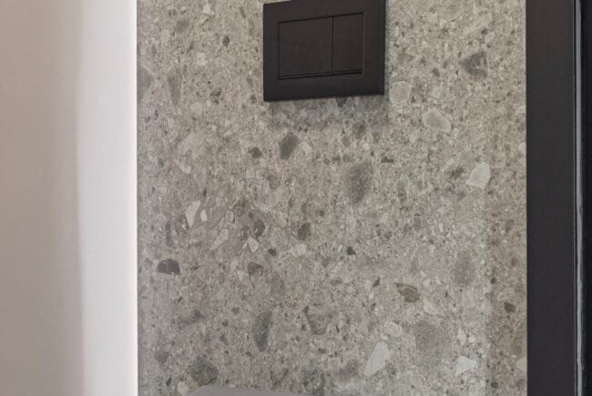 Achterwand toilet tegel