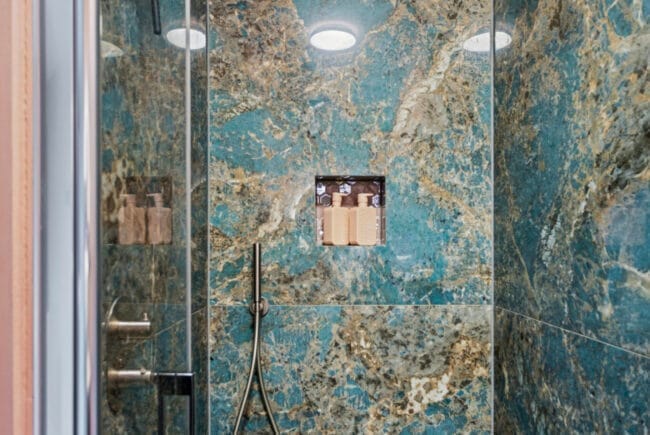 Douche plafond betegeld