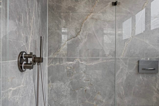 Marmer tegels douche