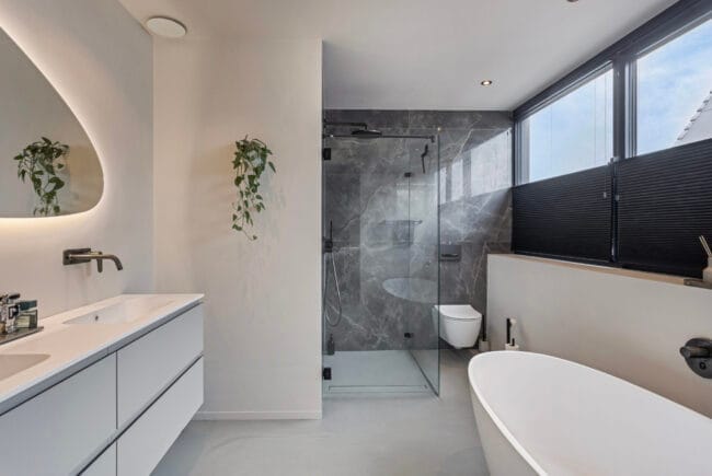 Master bathroom marmer