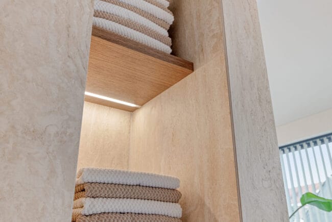 Nis badkamer tegels led Loomans