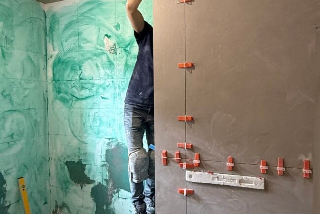 Douchewand tegels loomans